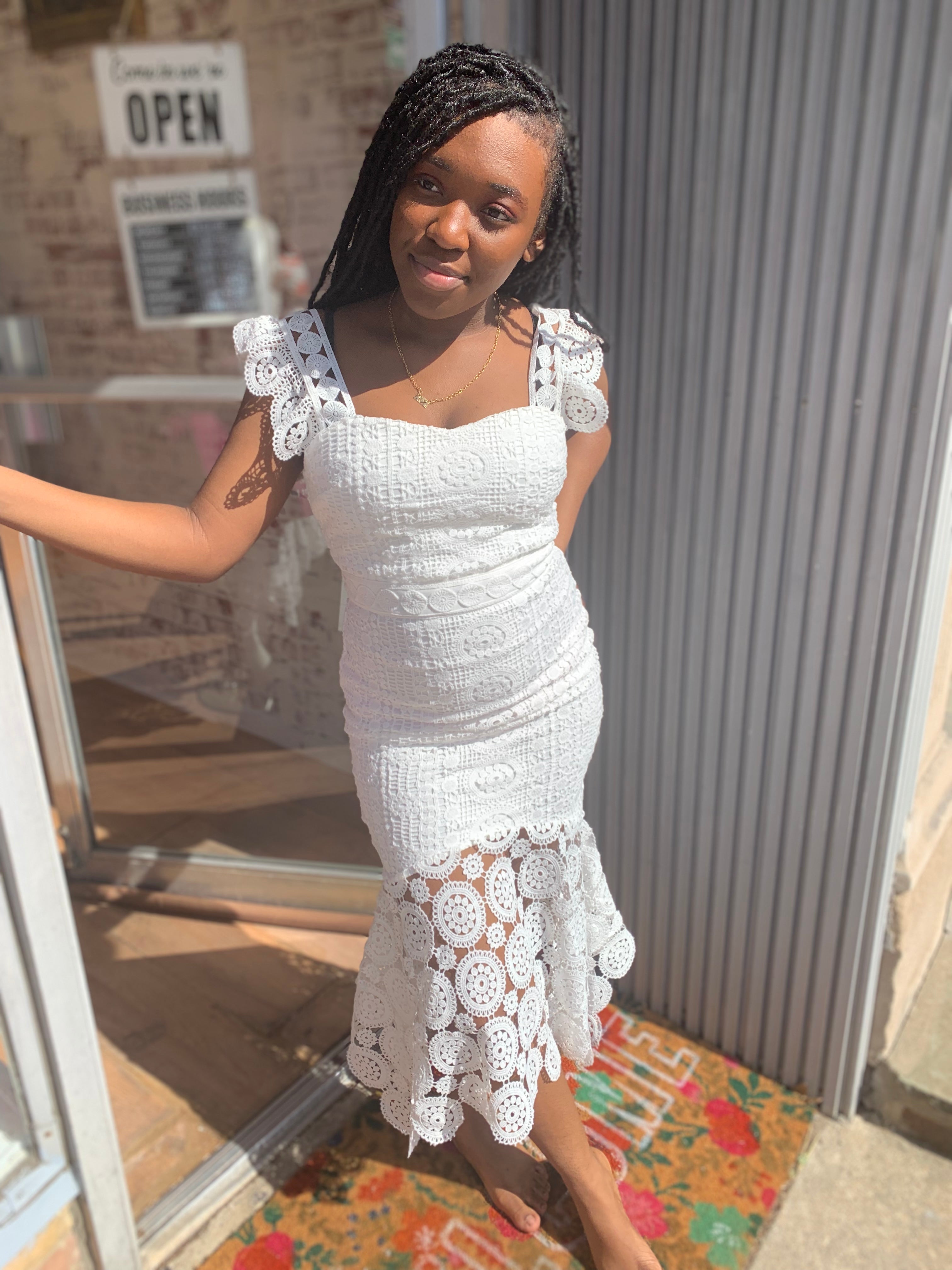 White Lace Dress – Chamberi Boutique